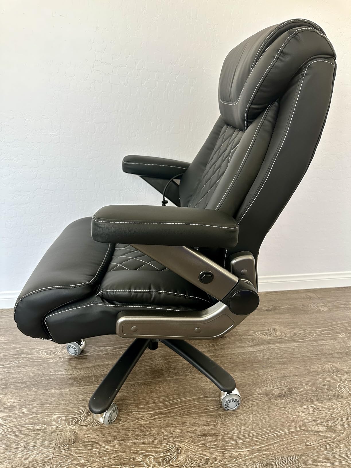 600LBS Large Big and Tall Office Chair, Heavy Duty Wide Ergonomic Gaming Office Chair with 5D Flip Arms, Comfy PU Leather Executive Office Desk Chair, Extra Wide Padded Seat, Adjustable Lumbar customer photo 2