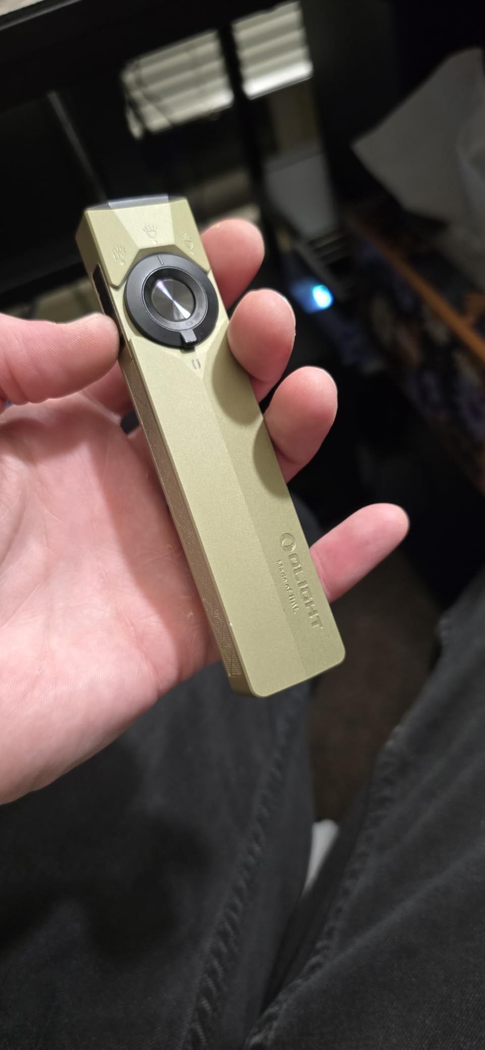 OLIGHT ArkPro Ultra Rechargeable Flat EDC Flashlight, 1700 Lumens, USB-C Magnetic customer photo 1