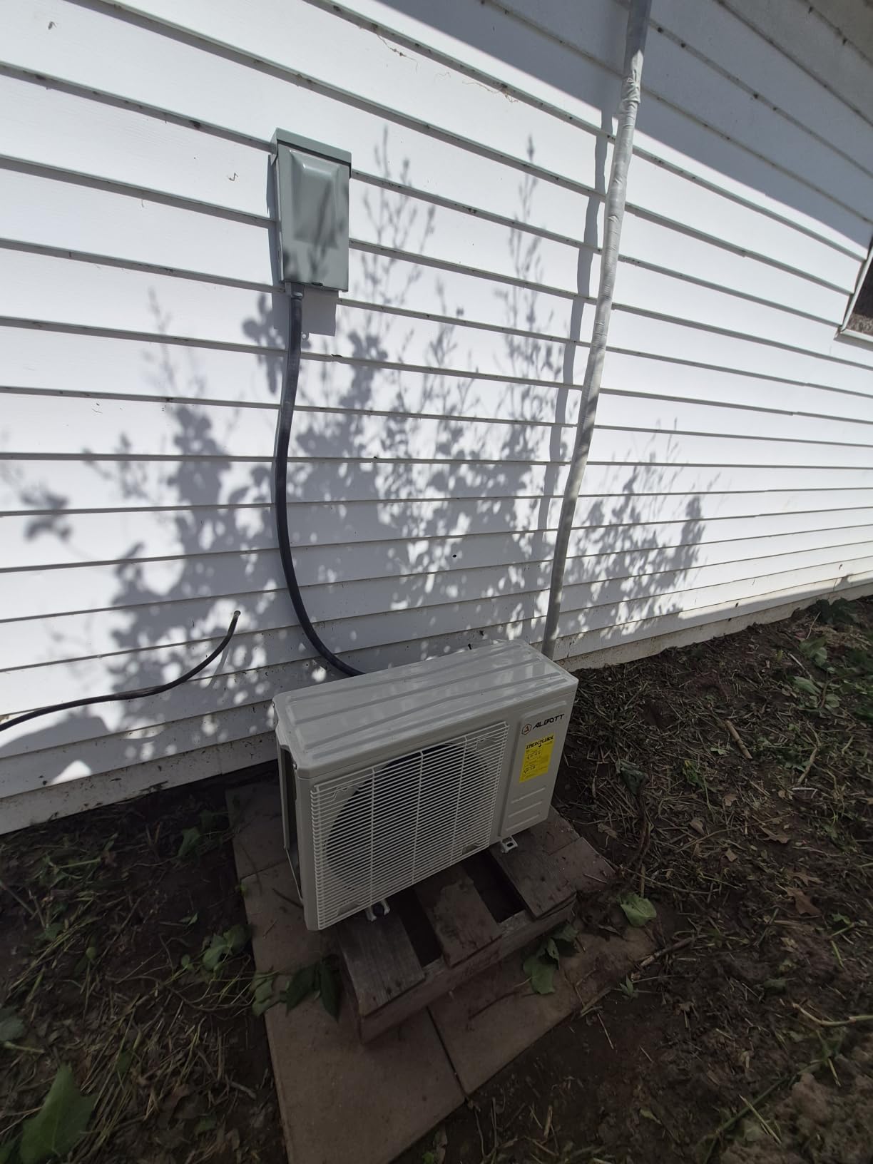 Albott 12,000 BTU Mini Split Air Conditioner and Heater SEER2 18, 115V | Inverter Energy-Efficient AC with Self-Cleaning, Remote and APP Control, HVAC Tech Needed, Cools up to 750 Sq.Ft. customer photo 1