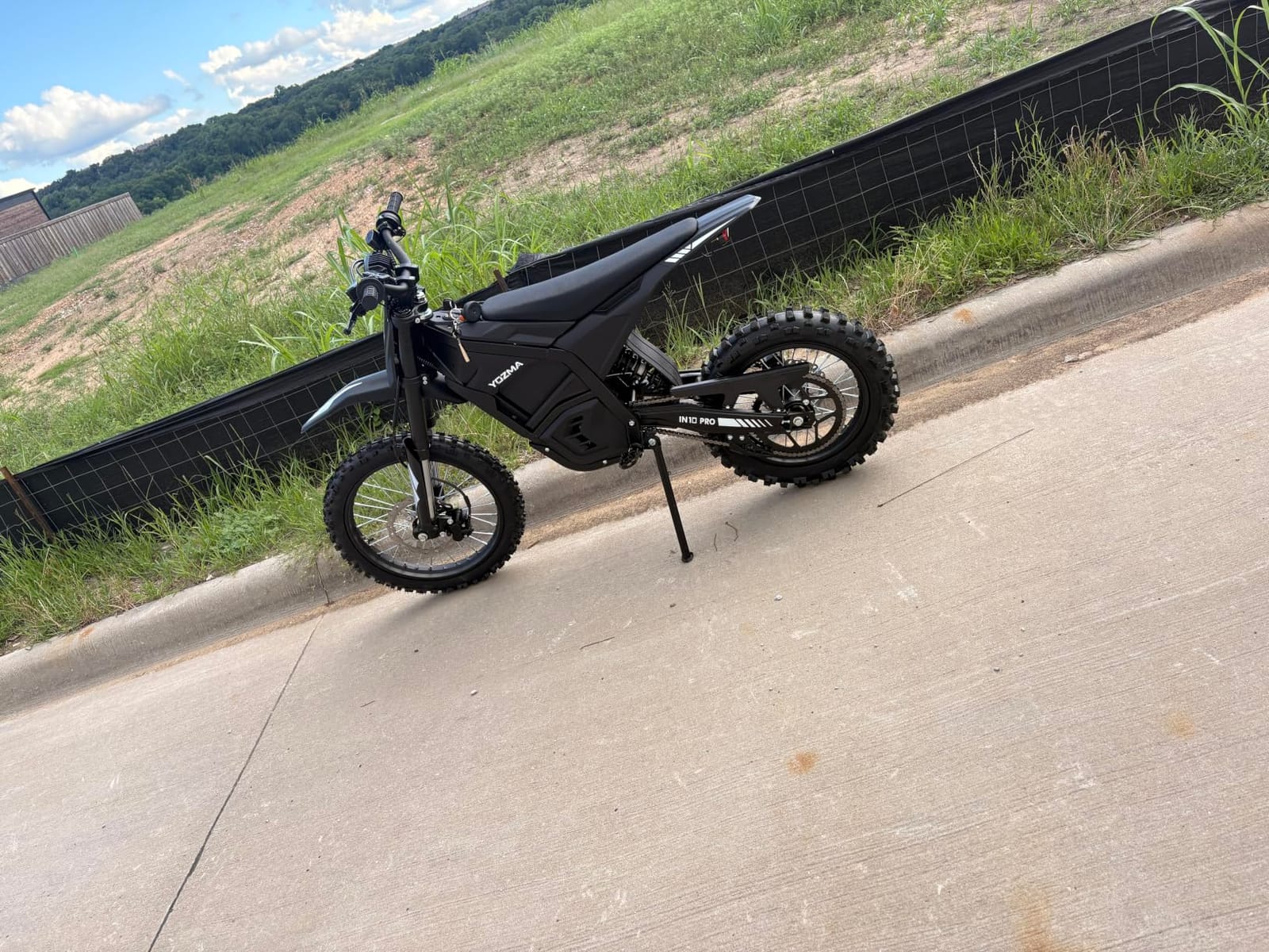 Yozma IN10 Pro Electric Dirt Bike, 5500W, 50MPH, 60 Mi Range, 17
