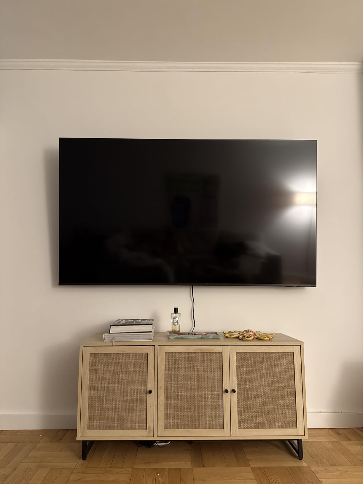 Samsung 65-Inch Class M70H Series, Mini LED, 4K Smart TV, 2026 Model with Samsung Vision AI Companion, Mini LED Processor 4K, Pure Spectrum Color, Motion Xcelerator 120Hz customer photo 2