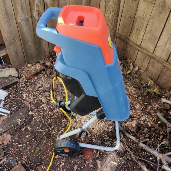 SENIX Wood Chipper, 15-Amp Electric Shredder, Cord Mulchers - 22:1 Reduction, 4000RPM, 1.6 Inch Cutting Diameter, with 11-Gallon Collection Bag customer photo 1