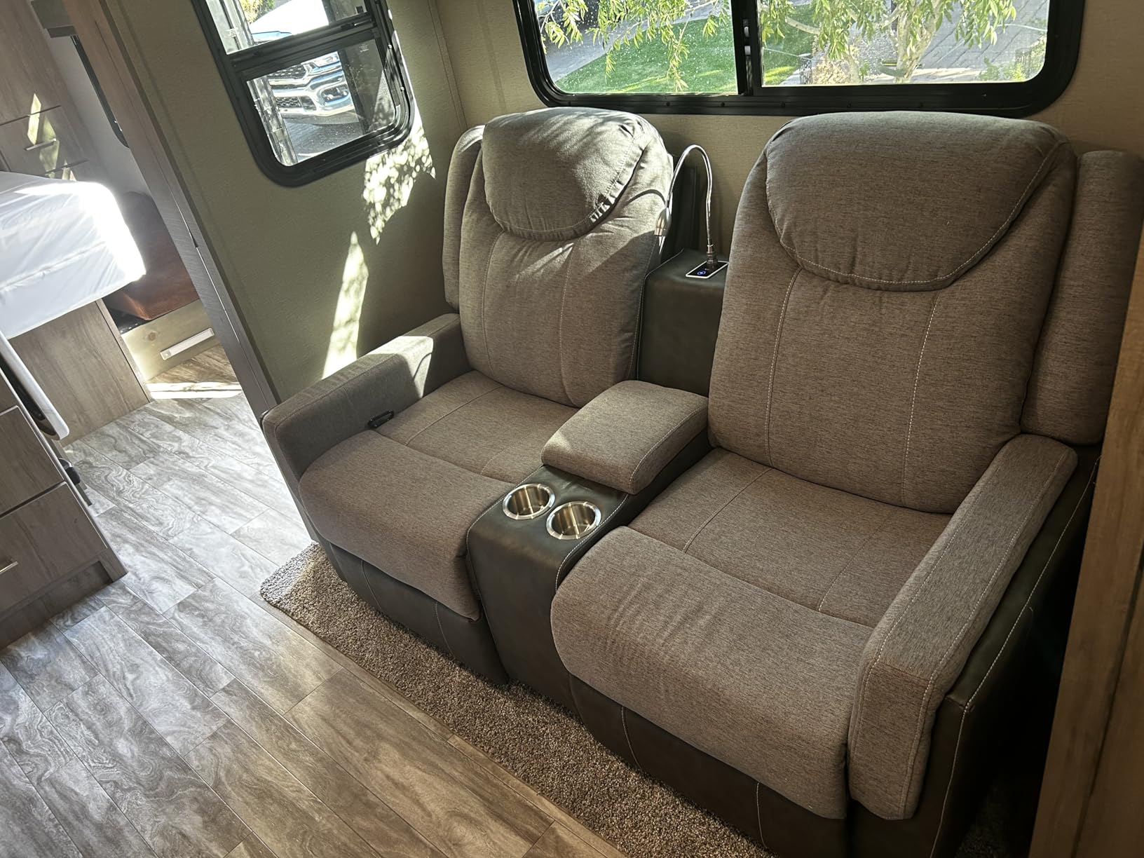 Dresegmt Home Theater Seating, Manual Recliner Sectional Sofa for Living Room, 5 Seater Reclining Sectional Couch with Flip-Up Backrest, Storage Console, USB Ports, L-Shaped Sofa PU Leather Gray customer photo 2
