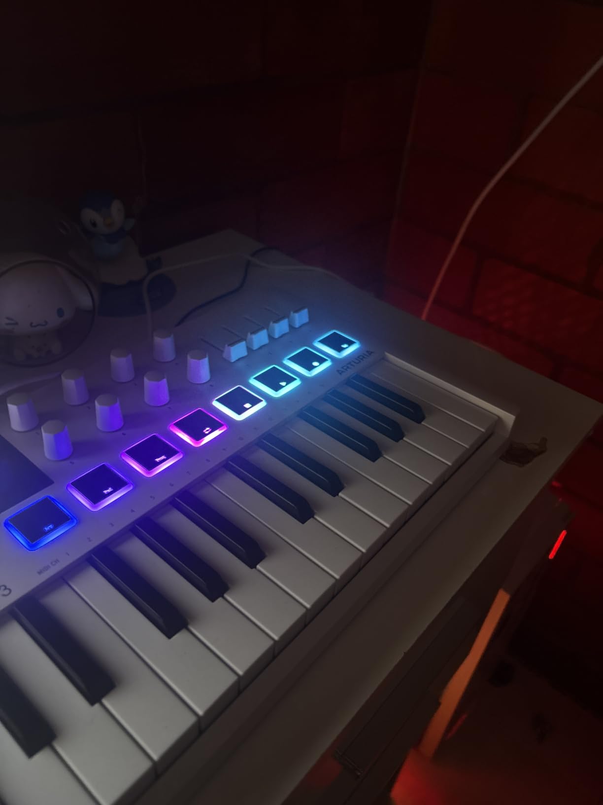 Arturia MiniLab 3-25 Key USB MIDI Keyboard Controller With 8 Multi-Color Drum Pads, 8 Knobs and Music Production Software Included, Rose Quartz customer photo 1