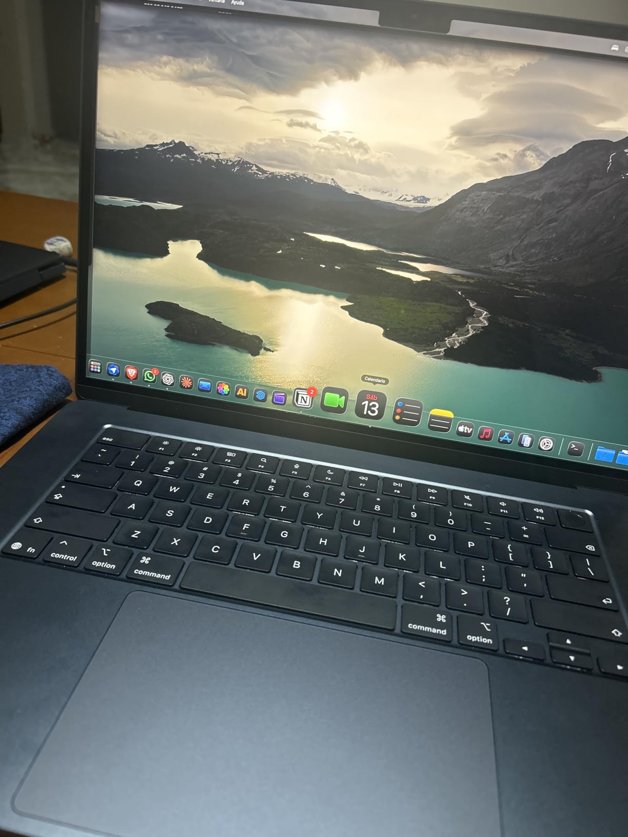 2026 MacBook Air 15-inch Laptop with M5 chip: Built for AI, 15.3-inch Liquid Retina Display, 16GB Unified Memory, 512GB SSD, 12MP Center Stage Camera, Touch ID, Wi-Fi 7; Midnight customer photo 2