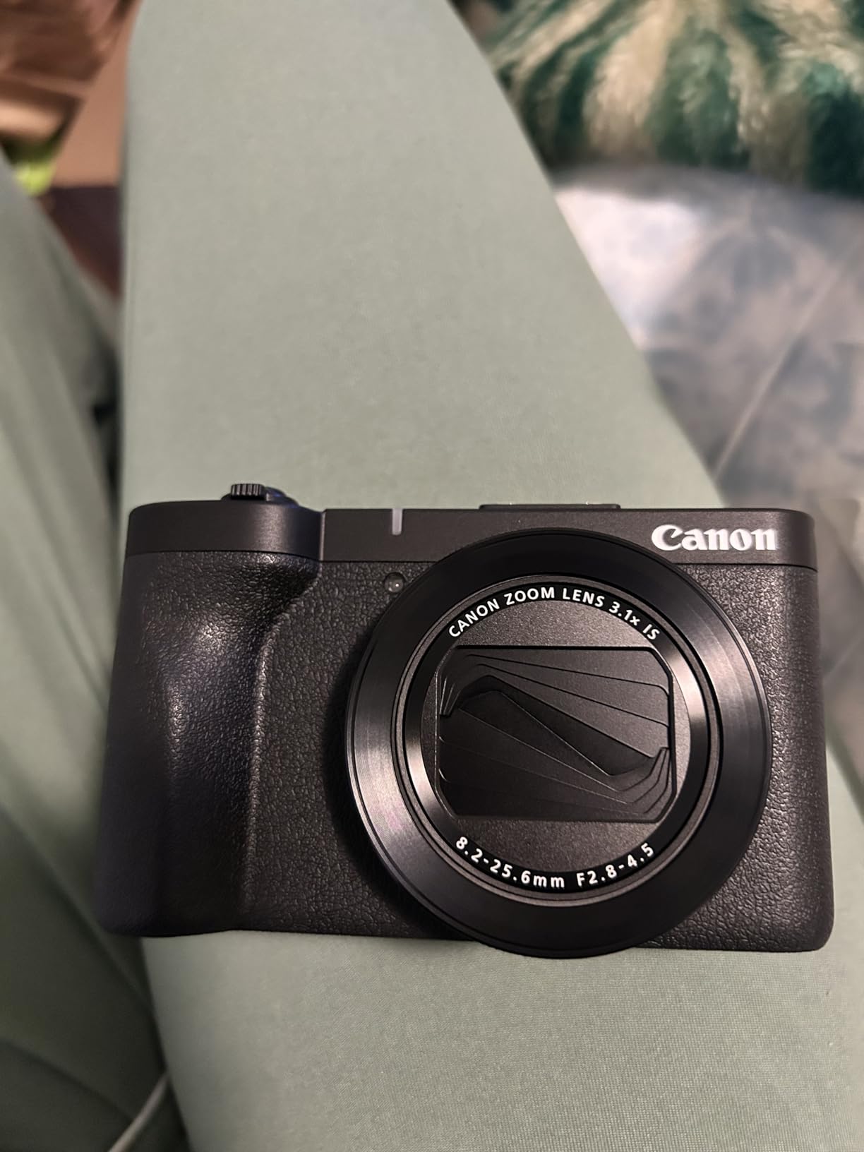 Canon PowerShot V1 Digital Camera 22.3MP with Wide Zoom 16-50mm Lens, 4K/60p Video, Dual Pixel CMOS AF II, Cooling Fan, Canon Log 3 customer photo 1