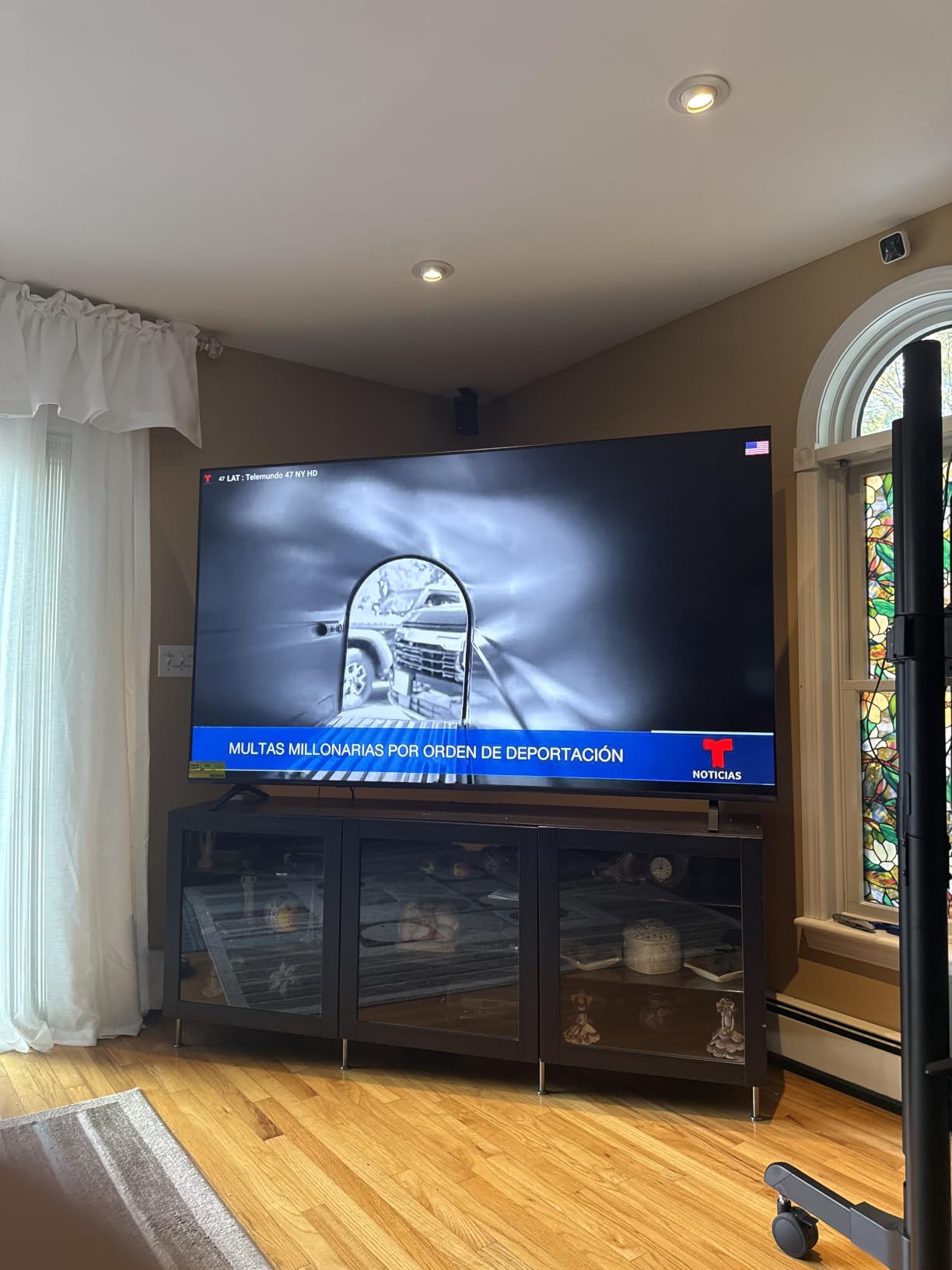 75-Inch Class QNED AI QNED75B Series Mini LED 4K Smart TV w/HDR10, AI Super Upscaling 4K, Filmmaker Mode, Wow Orchestra, Compatible with Alexa (75QNED75BUA, 2026) customer photo 2