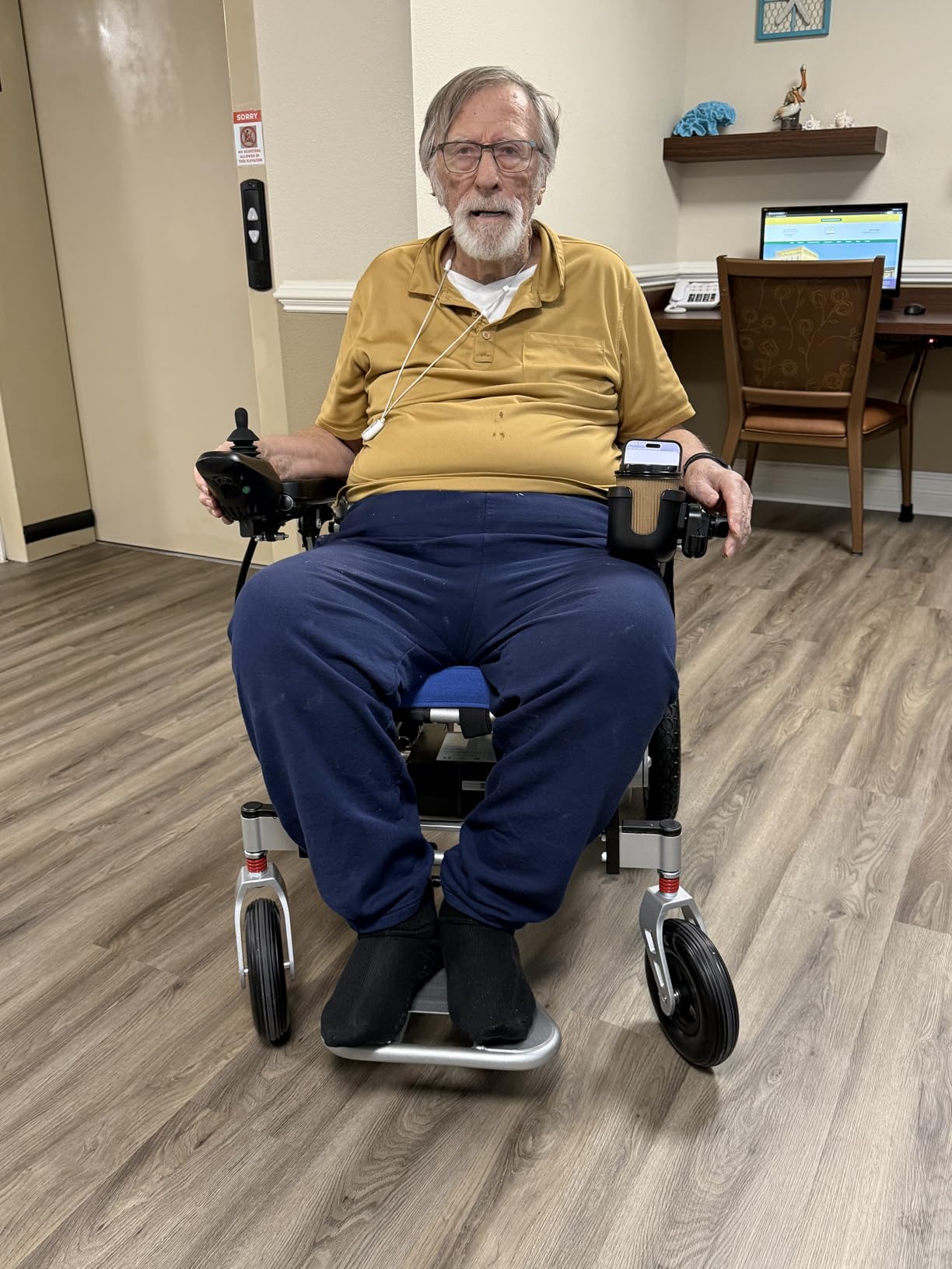 60211 Foldable Power Wheelchair, 400 lbs Heavy Duty for Adults customer photo 1
