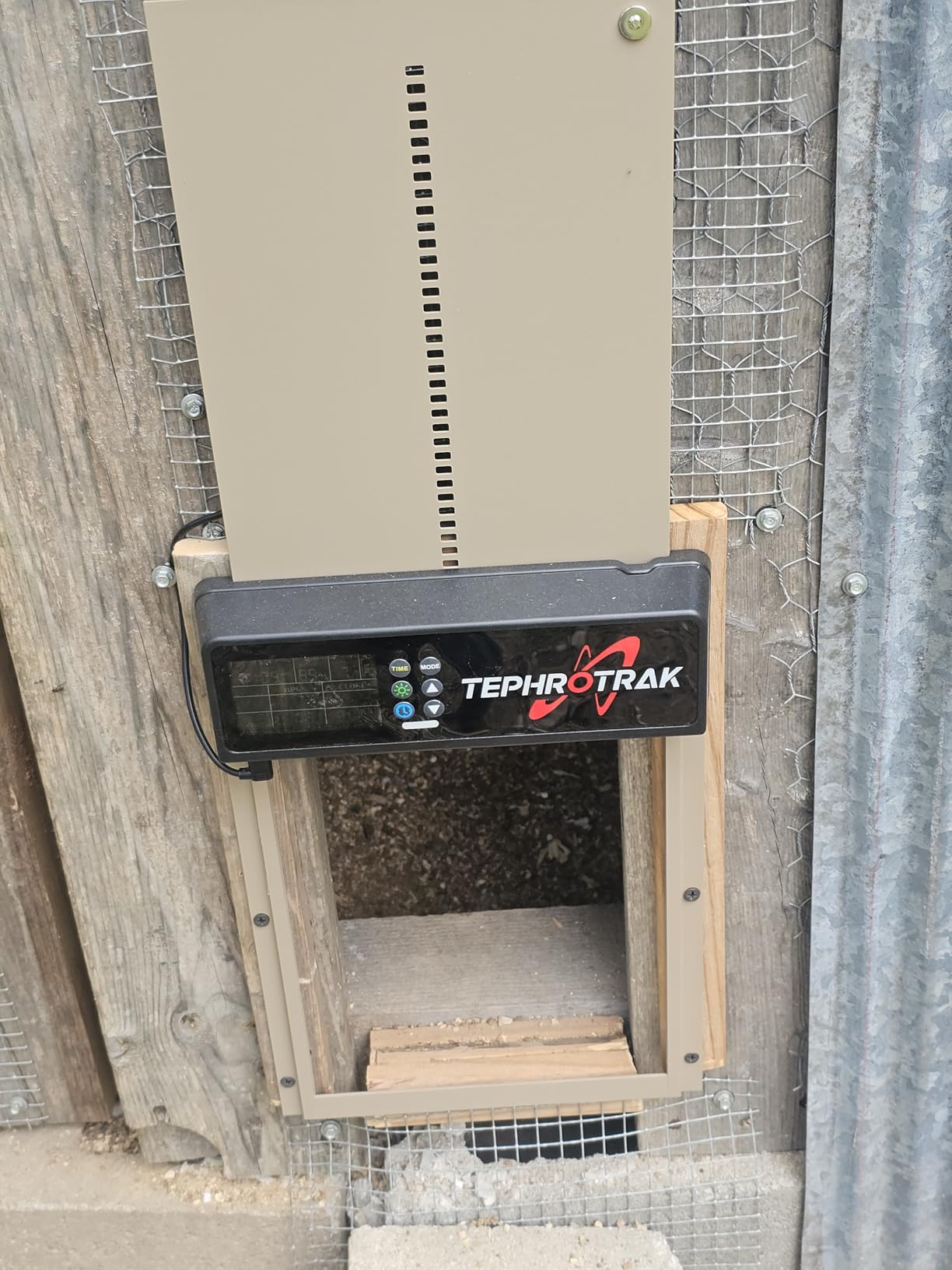 Automatic Chicken Coop Door: 3500mAh Solar Powered, 656ft Long-Range Remote, Intuitive Color LCD Display, Anti-Pinch Safety Sensor, Weather-Resistant Aluminum Auto Door for Poultry customer photo 2