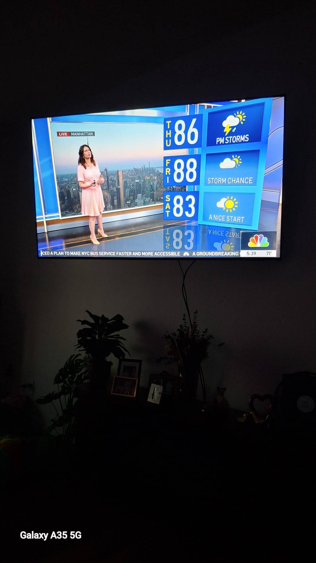 Samsung 50-Inch Class U8000H Series Crystal UHD, 4K, Smart TV, 2026 Model | Samsung Vision AI Companion, Crystal Processor 4K, Motion Xcelerator, Color Booster, 4K Upscaling customer photo 1