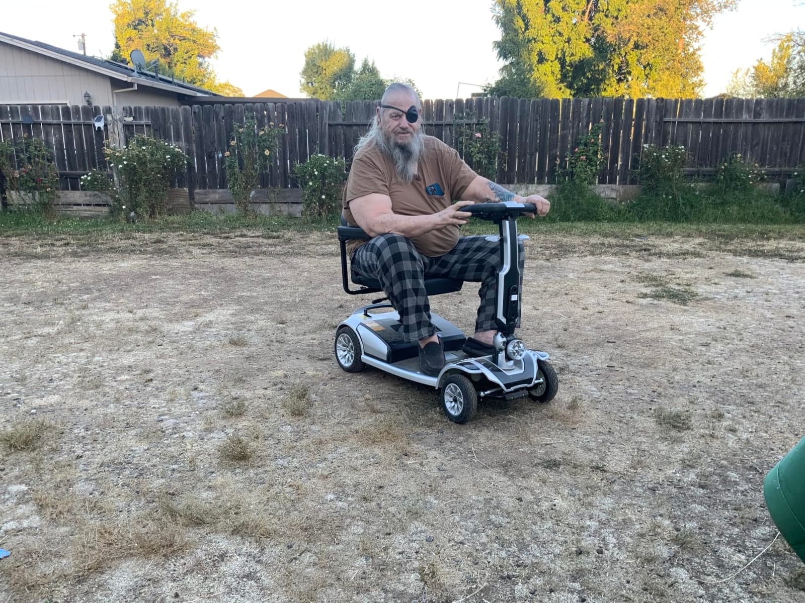 4-Wheel Folding Mobility Scooter 22Mi Range 418LBS Large Size | Heavy Duty 418 LBS Capacity, Long Range, Tight Turning Radius, 4-Wheel Powered Mobility Scooter for Adults customer photo 2