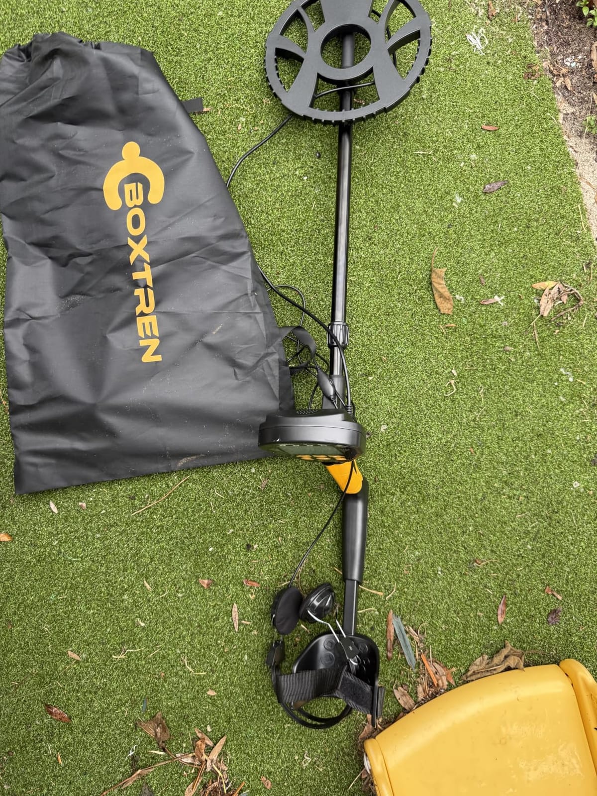 Higher Accuracy Metal Detector for Adults: 2026 Latest Professional Gold Detector with Backlit LCD, Advanced DSP Chip, IP68 Waterproof 10