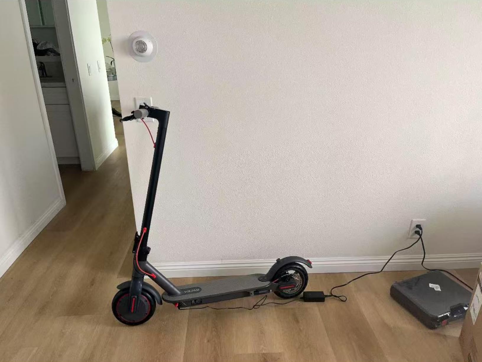 VOLPAM Electric Scooter, 350W/500W Powerful Motor & 19/MPH Top Speed, 21-28Miles Long Range, Folding E Scooter Choice customer photo 1