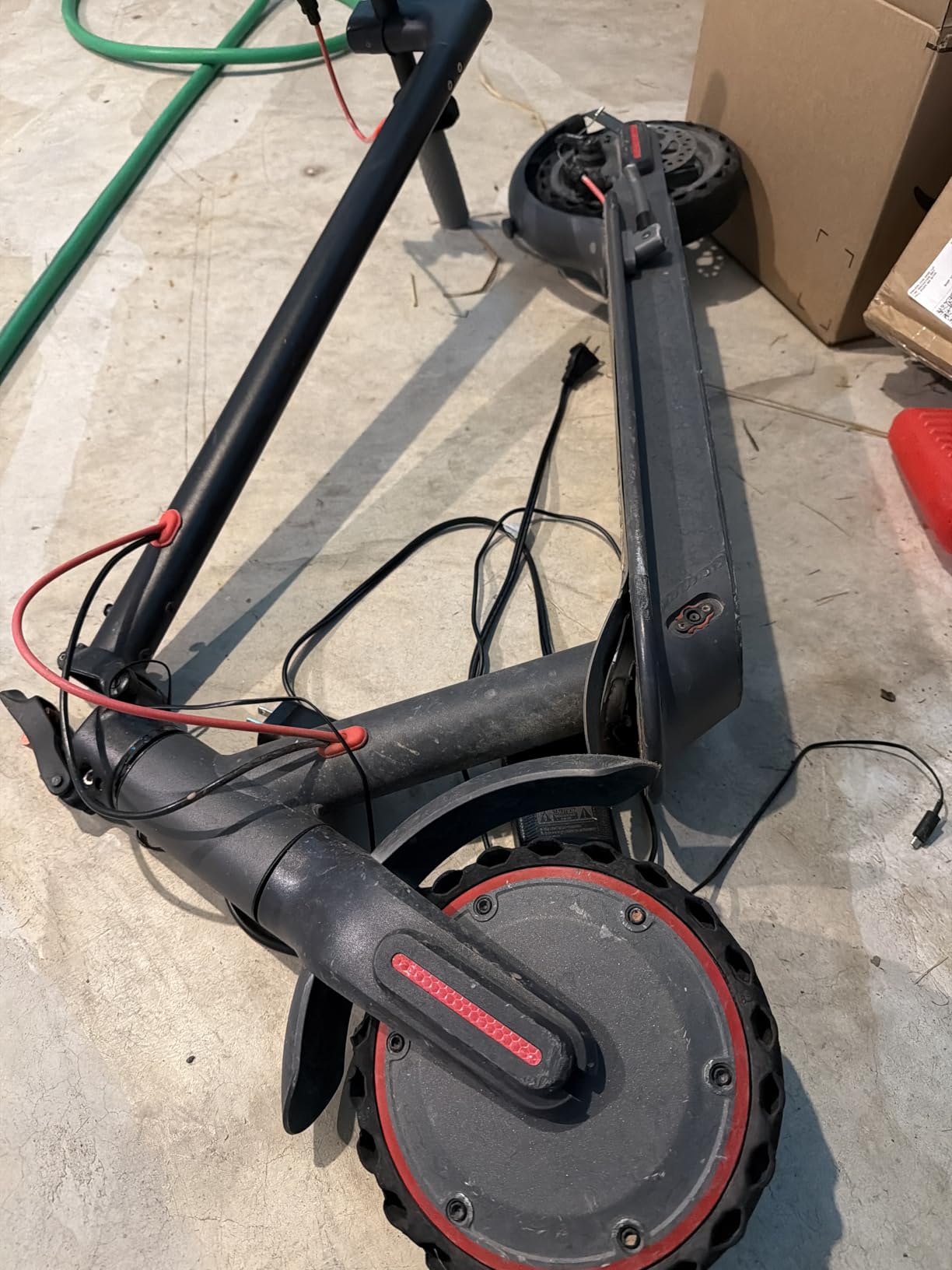 VOLPAM Electric Scooter, 350W/500W Motor, Long Range 15/17/21/28Miles, 19 Mph Top Speed customer photo 1
