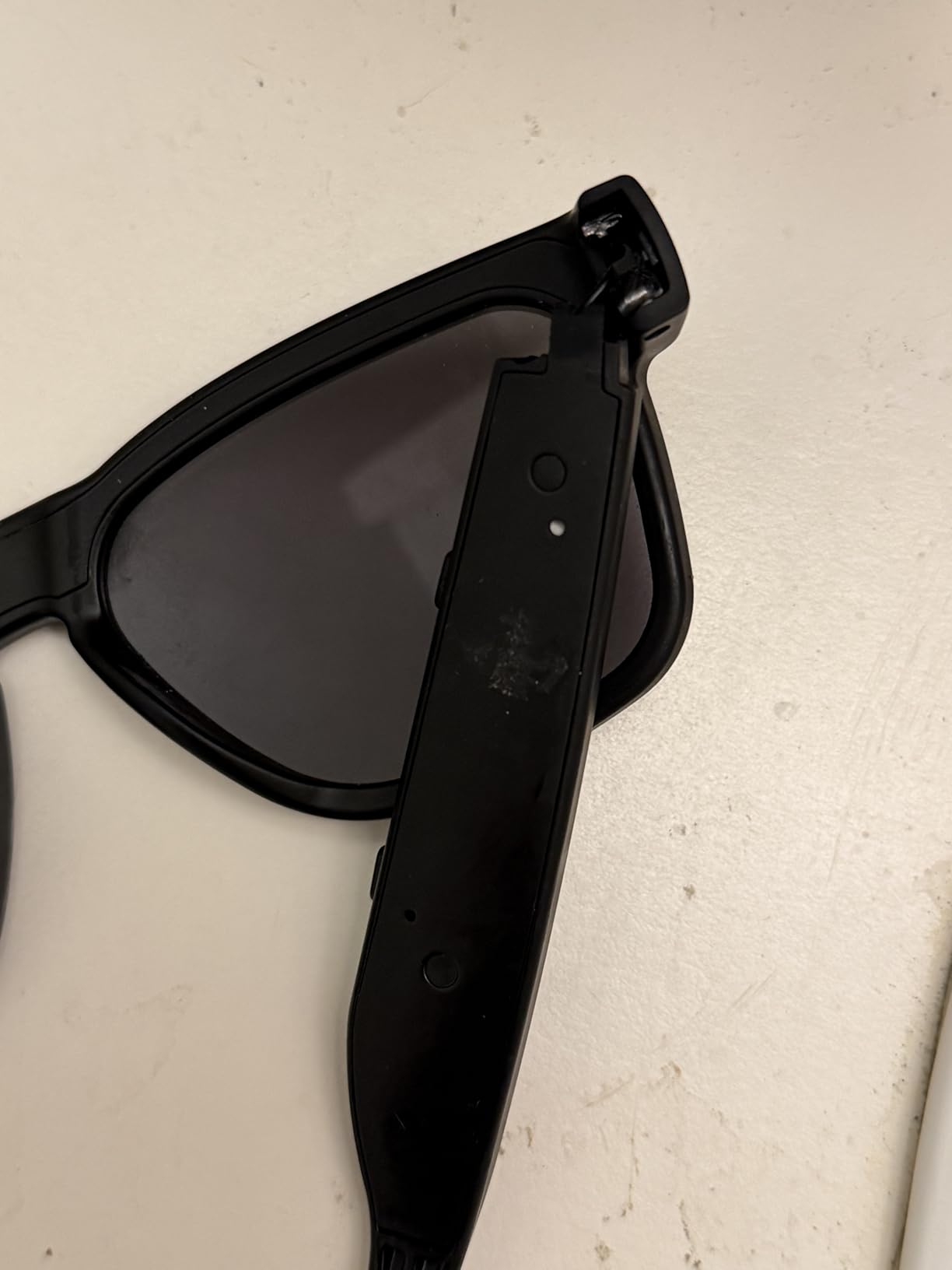 OHO Smart AI Glasses with Bluetooth Audio, Hands-Free Calling, High-Impact 2.0mm Photochromic Blue Light Blocking PC Lenses, Sweat Resistant customer photo 2