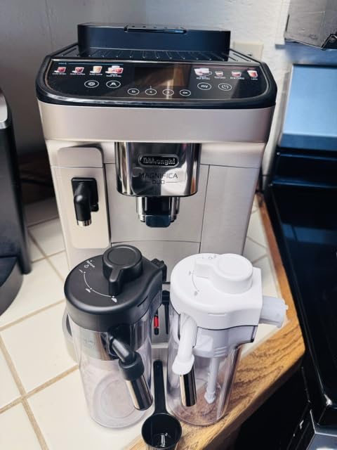 De'Longhi Magnifica Duo Automatic Espresso Machine, Milk Frother, Silver | 20 One-Touch Recipes, Hot & Cold Milk Frother, Built-In Grinder, Touchscreen Display customer photo 2