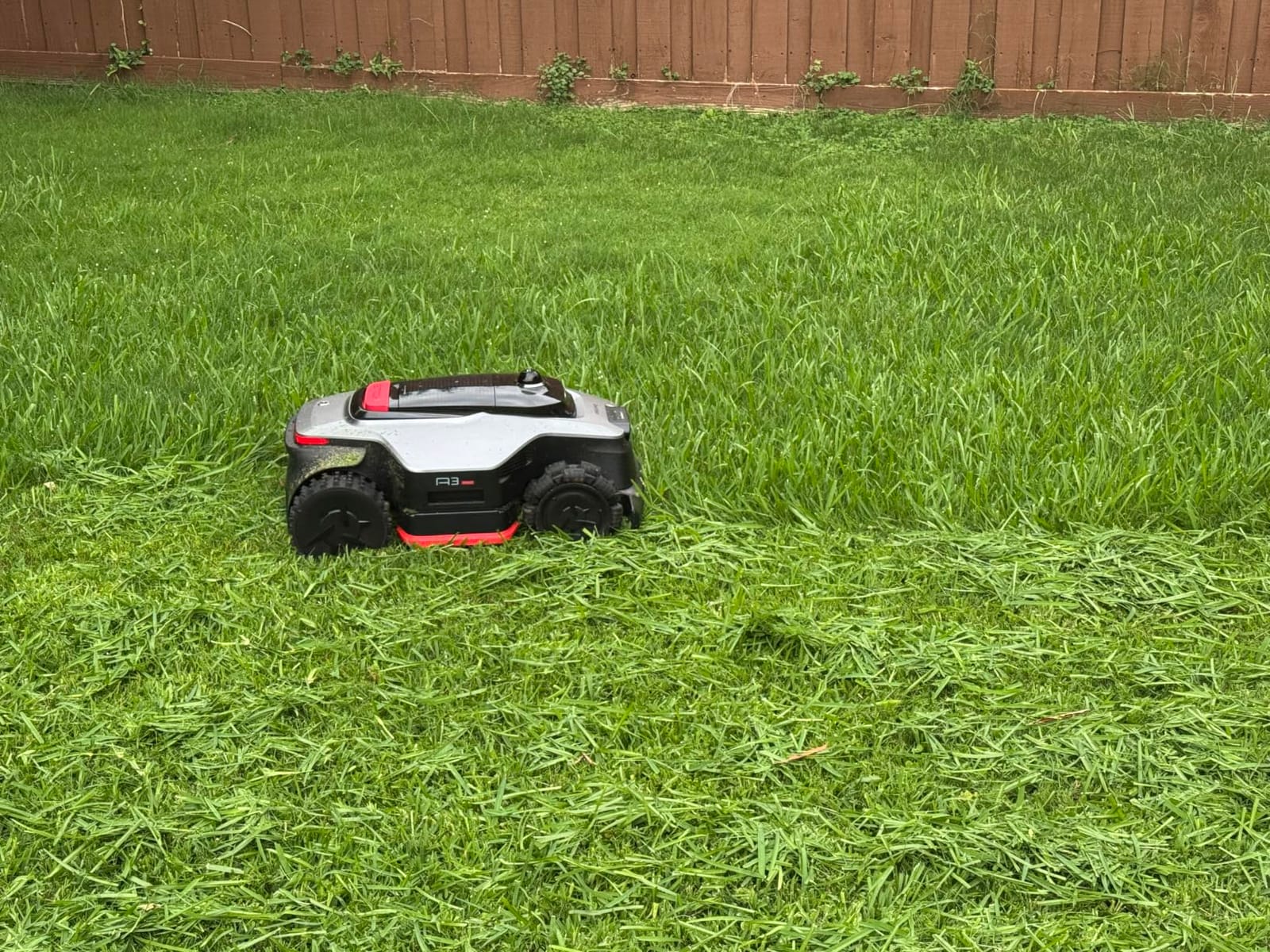 DREAME Robot Lawn Mower A3 AWD Pro 5000 + Garage Set for 1.25 Acre customer photo 1