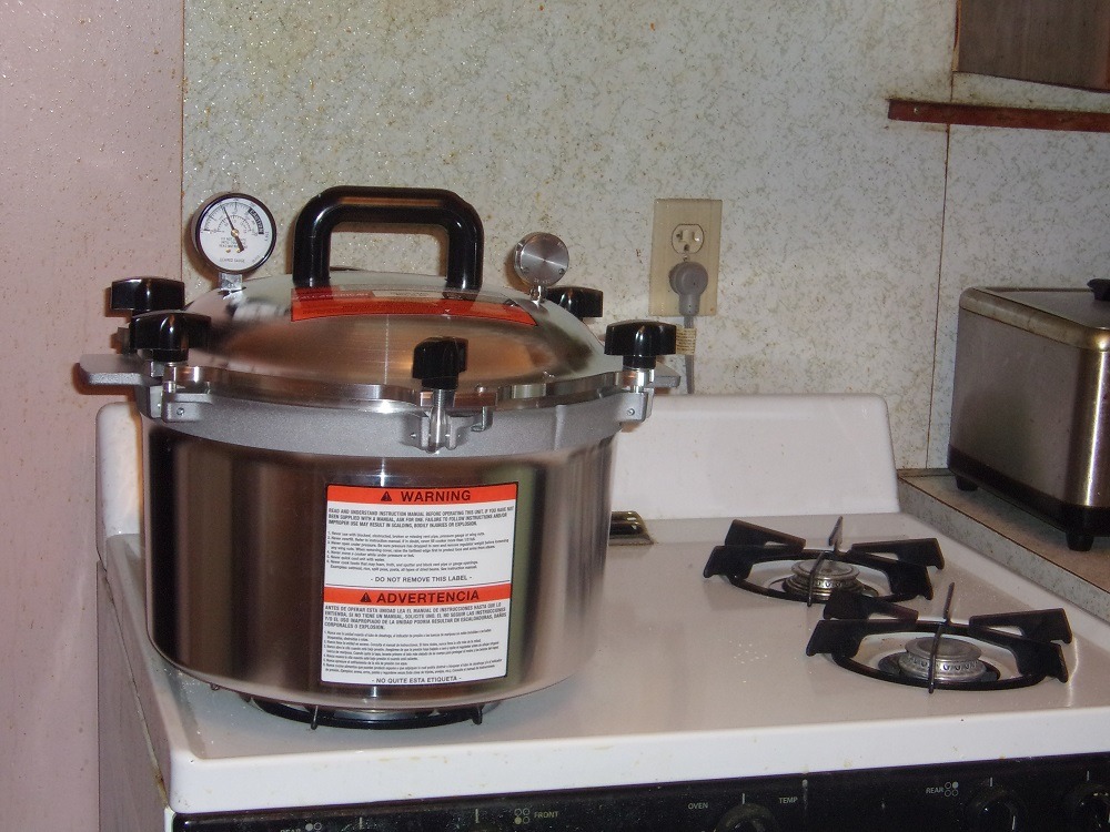 All American 1930: 10.5qt Pressure Cooker/Canner (The 910) - Exclusive Metal-to-Metal Sealing System - Easy to Open & Close - Suitable for Gas, Electric, or Flat Top Stoves - Made in the USA customer photo 2