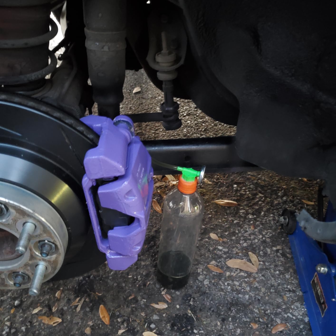 OEMTOOLS 25036 Bleed-O-Matic One-Man Brake Bleeder Kit, Featuring An Opaque Brake Bleed Bottle / Transparent Hoses and Tapered Fittings, No Mess Brake Fluid Bleeding , Multi color(Packaging May Vary) customer photo 1