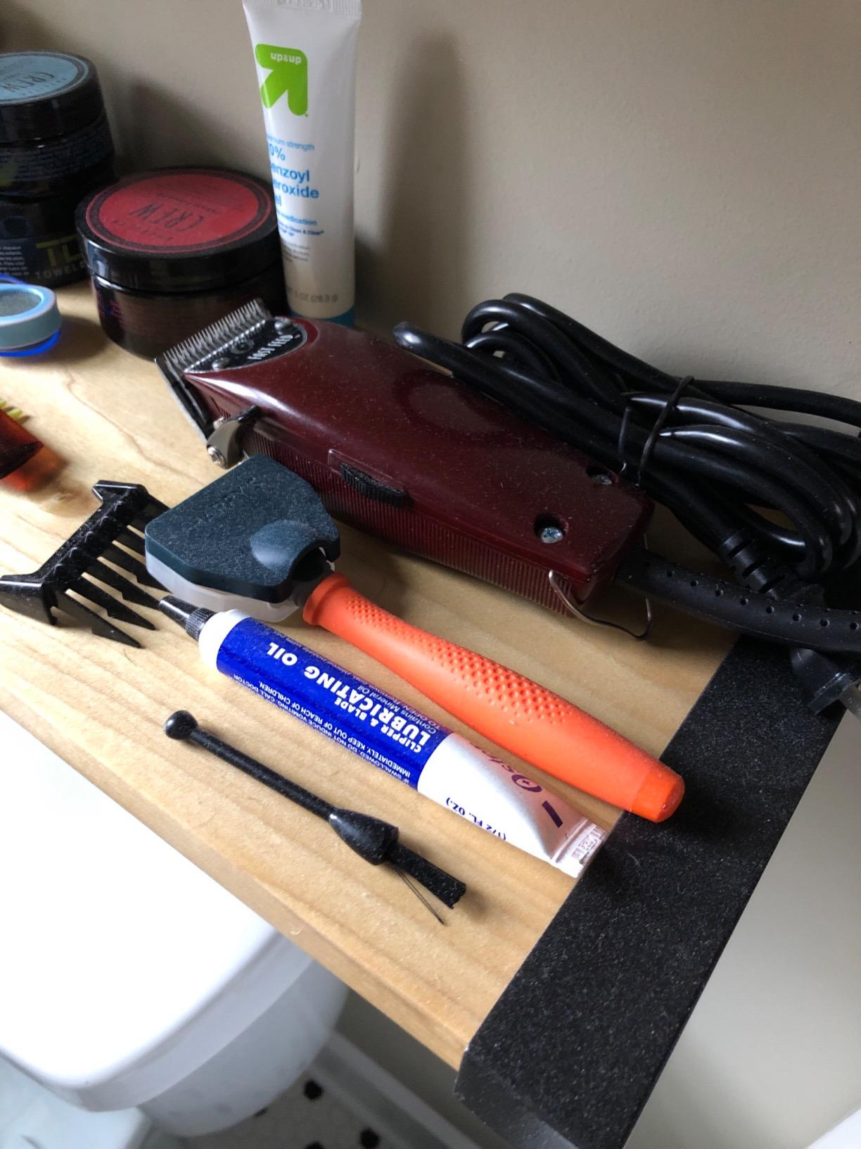 Oster Professional Fast Feed Adjustable Pivot Motor Clippers - Professional Hair Clippers for Men & Barbers - Whisper Quiet & Built for Seamless Length Changes - Includes 3 Comb Guides, Guard & More customer photo 1