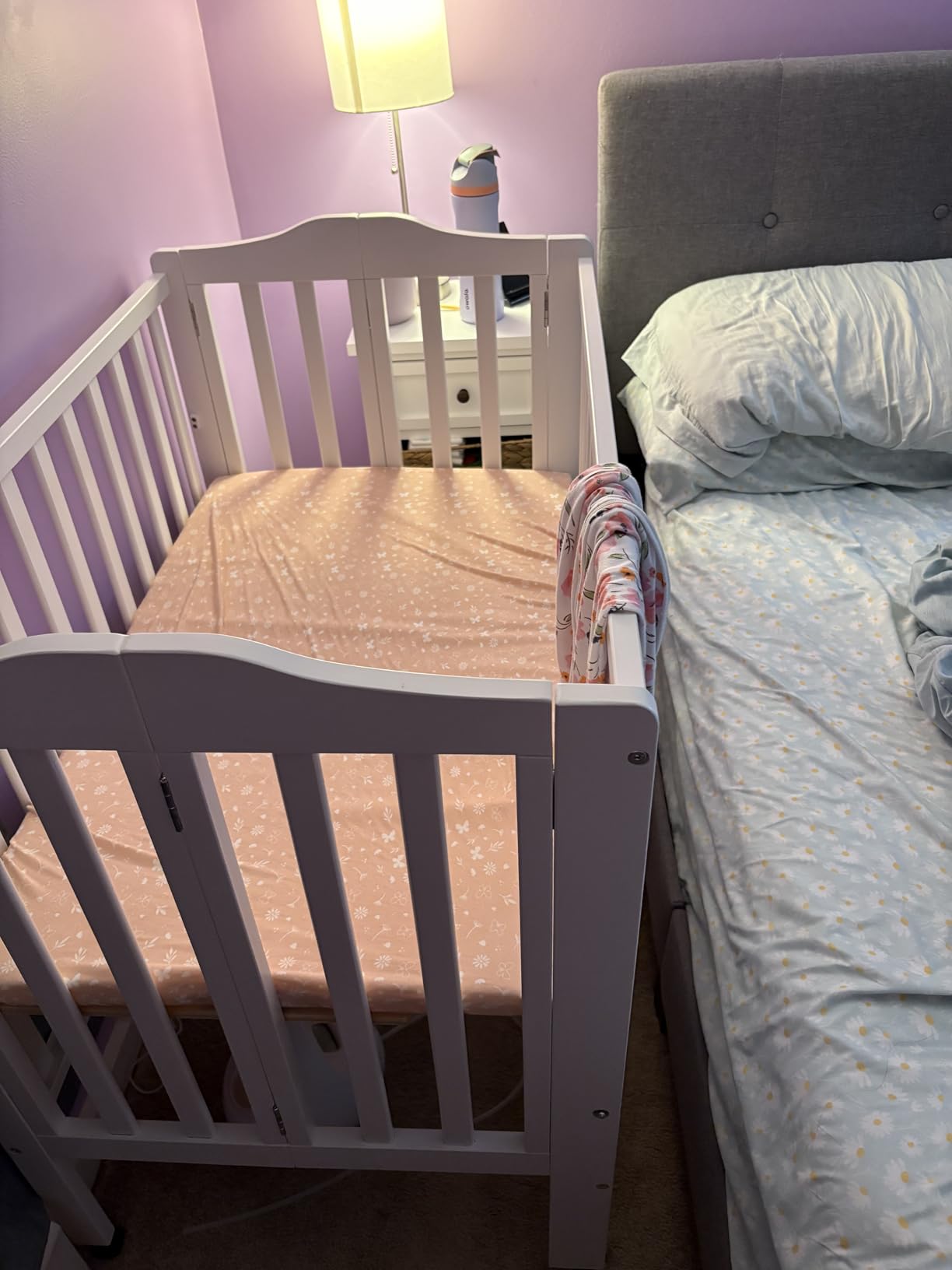 Delta Children Folding Portable Mini Baby Crib with 1.5-inch Mattress - Greenguard Gold Certified, White customer photo 1