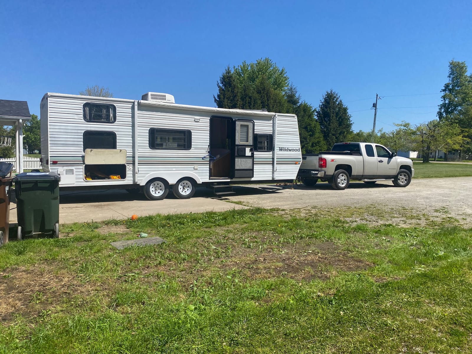 Camco Eaz-Lift Elite 1,000lb Weight Distribution Hitch Kit with Manually Adjusted Sway Control - Ready-to-Tow with Pre-Installed Hitch Ball, Sway Control Ball, U-Bolts, & Chain Package (48058) customer photo 1