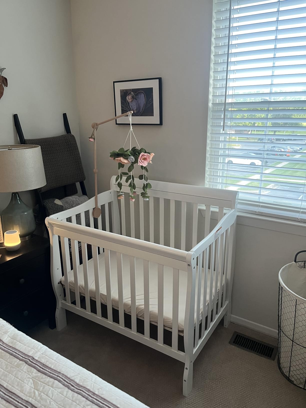 Dream On Me 4-in-1 Mini Baby Crib for Small Spaces, Aden, White | GREENGUARD Gold, ASTM/CPSC Compliant, BSA Verified, Converts to Daybed & Twin Bed, 3 Adjustable Heights, New Zealand Pine customer photo 1