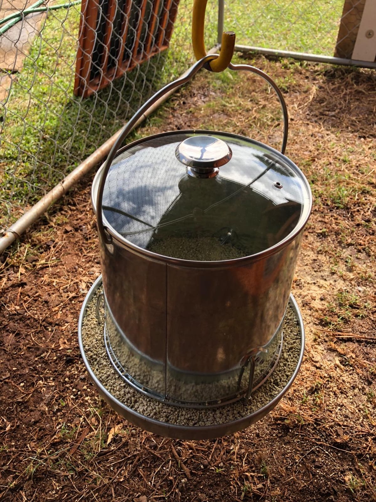 Harris Farms 1000293 Galvanized Hanging Poultry Feeder, 15 lbs, Metal customer photo 1