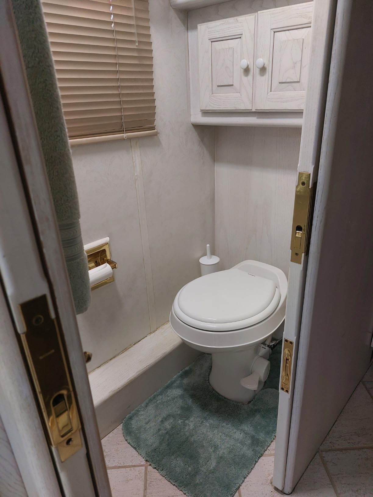 Dometic 302300071 300 Series Standard Height Toilet, White customer photo 2
