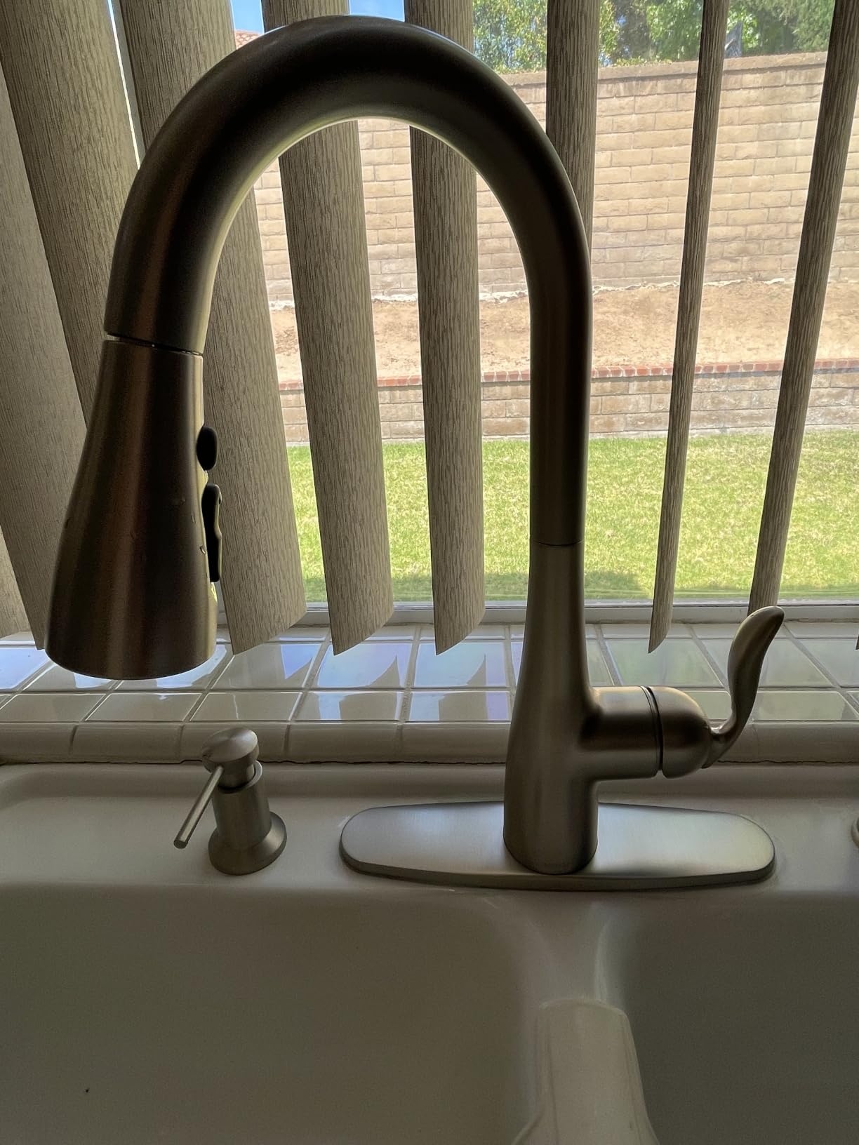 Moen Arbor Spot Resist Stainless One-Handle Pulldown Kitchen Faucet with Sprayer and a Reflex Docking System, Kitchen Sink Faucet Featuring Power Boost for a Faster Clean, 7594SRS customer photo 2