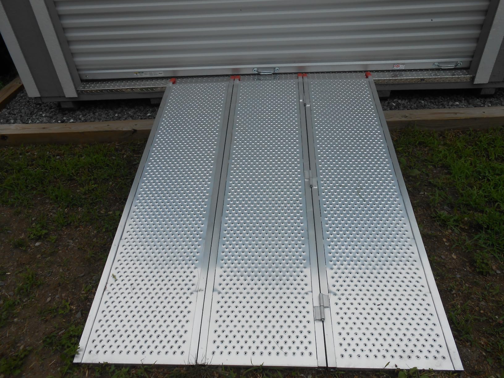 Black Widow Plate-Style Aluminum Extra-Wide Tri-Fold ATV Ramp customer photo 1