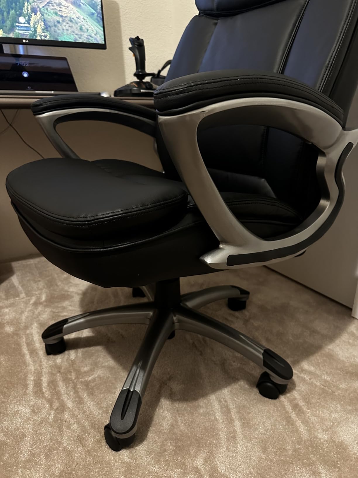 Serta Ergonomic Big and Tall Executive Office Chair Lumbar Support, Leather customer photo 2