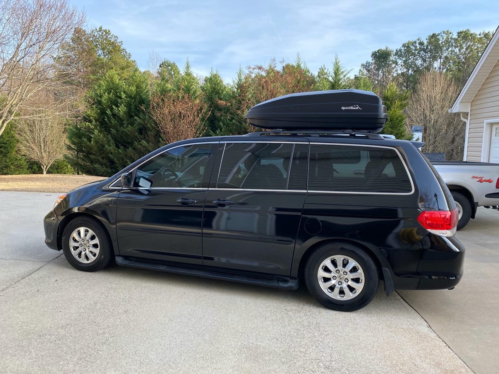 SportRack Vista XL Rear Opening Cargo Box,Black customer photo 2