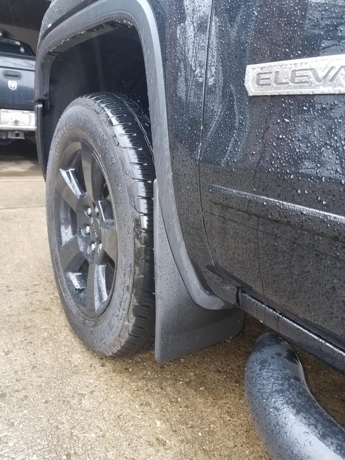 WeatherTech Custom No Drill Splash Guard MudFlaps for GMC Sierra 1500, Sierra 1500 Limited, Sierra 2500HD / 3500HD - Rear Pair (120036), Black customer photo 2