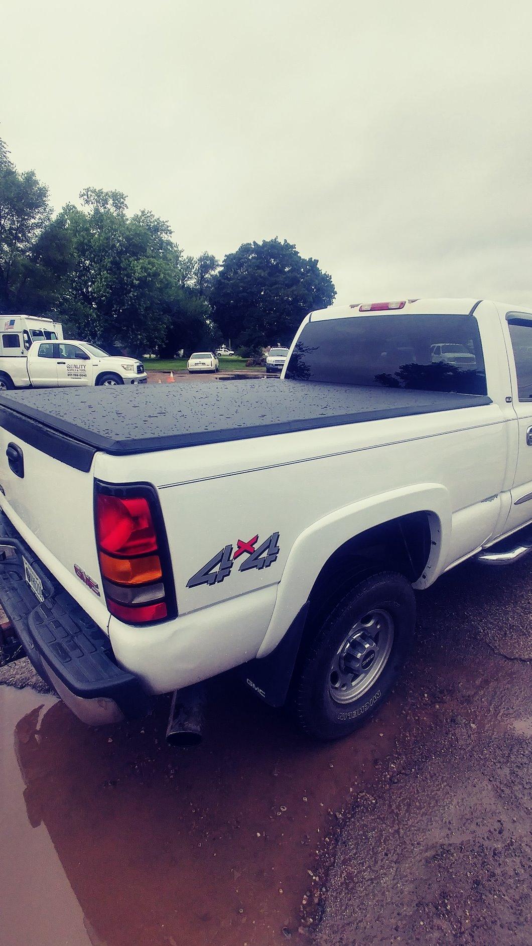 Tyger Auto T3 Soft Tri-Fold Truck Bed Tonneau Cover Compatible with 2014-2018 Chevy Silverado / GMC Sierra 1500; 2015-2019 2500HD 3500HD; 2019 LD/Limited Only | Fleetside 6'6