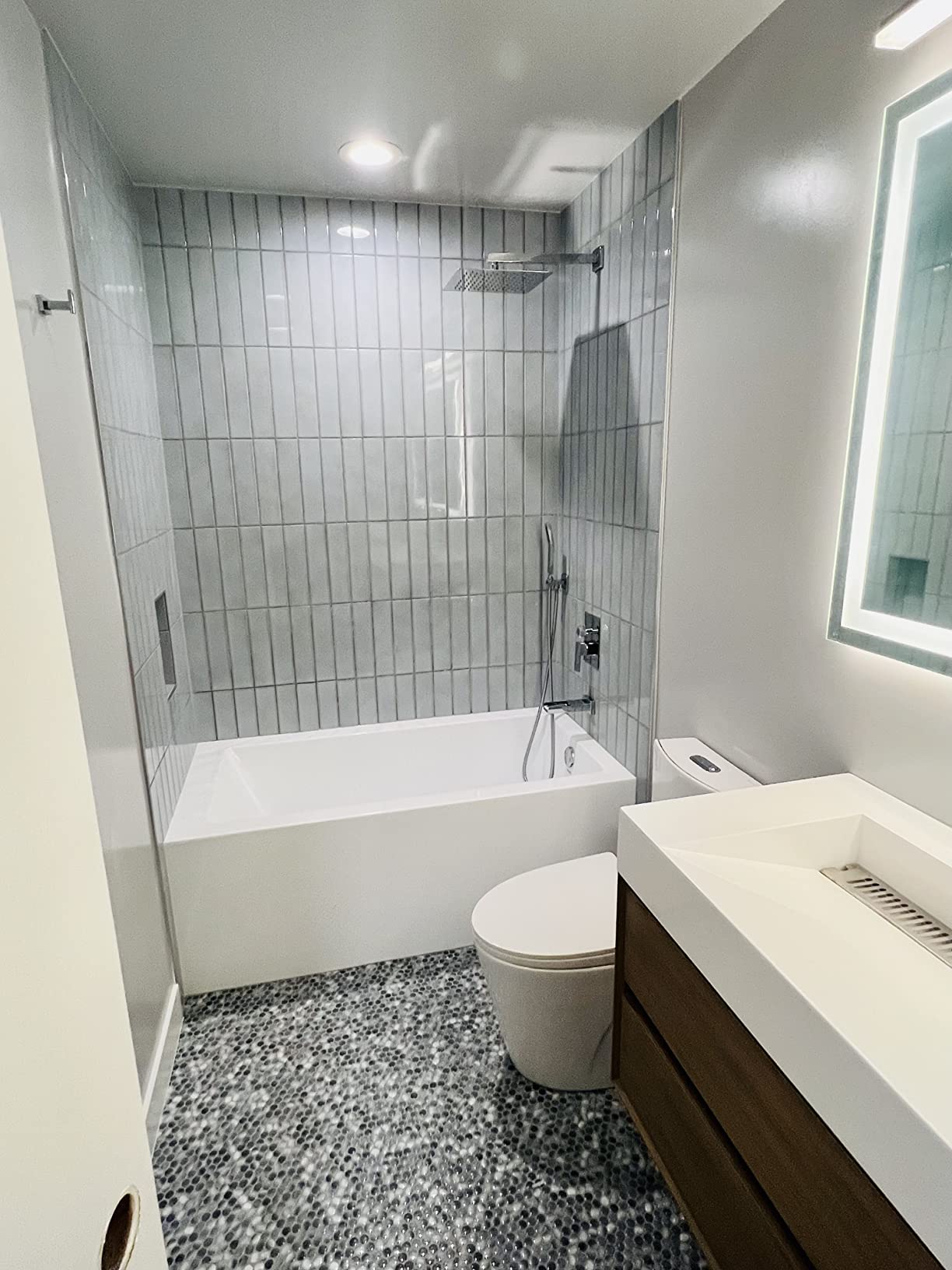 KINGSTON BRASS VTDE603122R 60-Inch Contemporary Alcove Acrylic Bathtub with Right Hand Drain and Overflow Holes, White customer photo 2