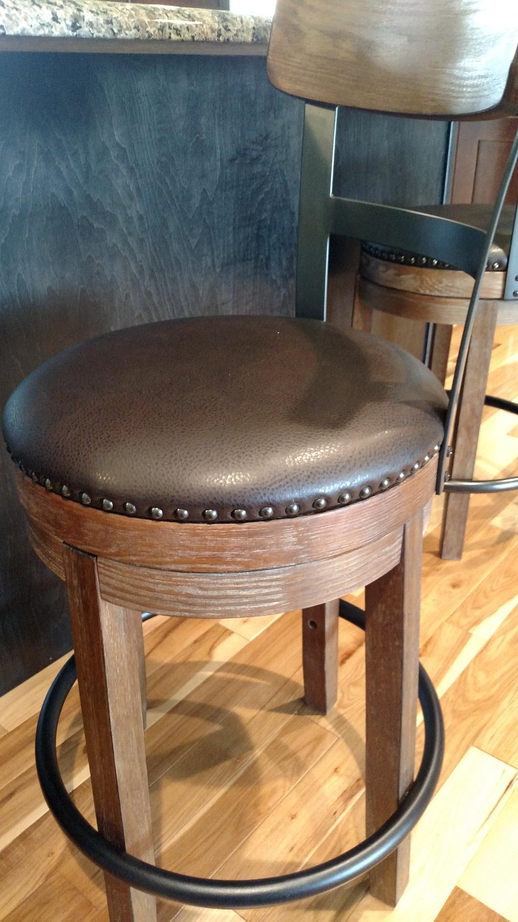 Signature Design by Ashley Pinnadel Counter Height Swivel Bar Stool, Brown customer photo 1