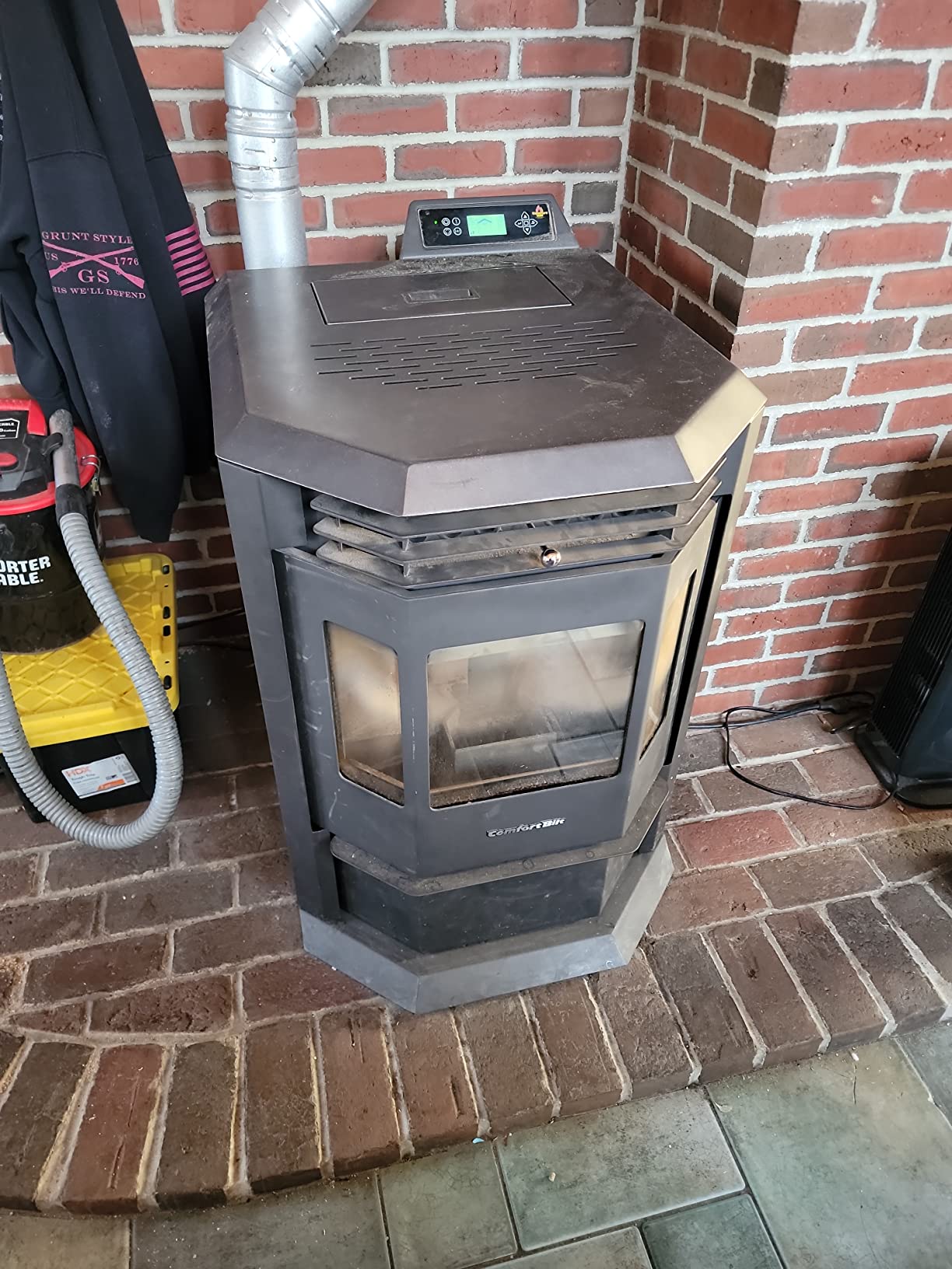 ComfortBilt HP22 Pellet Stove, 2,800 sq. ft., 55 lb. Hopper, Black customer photo 1