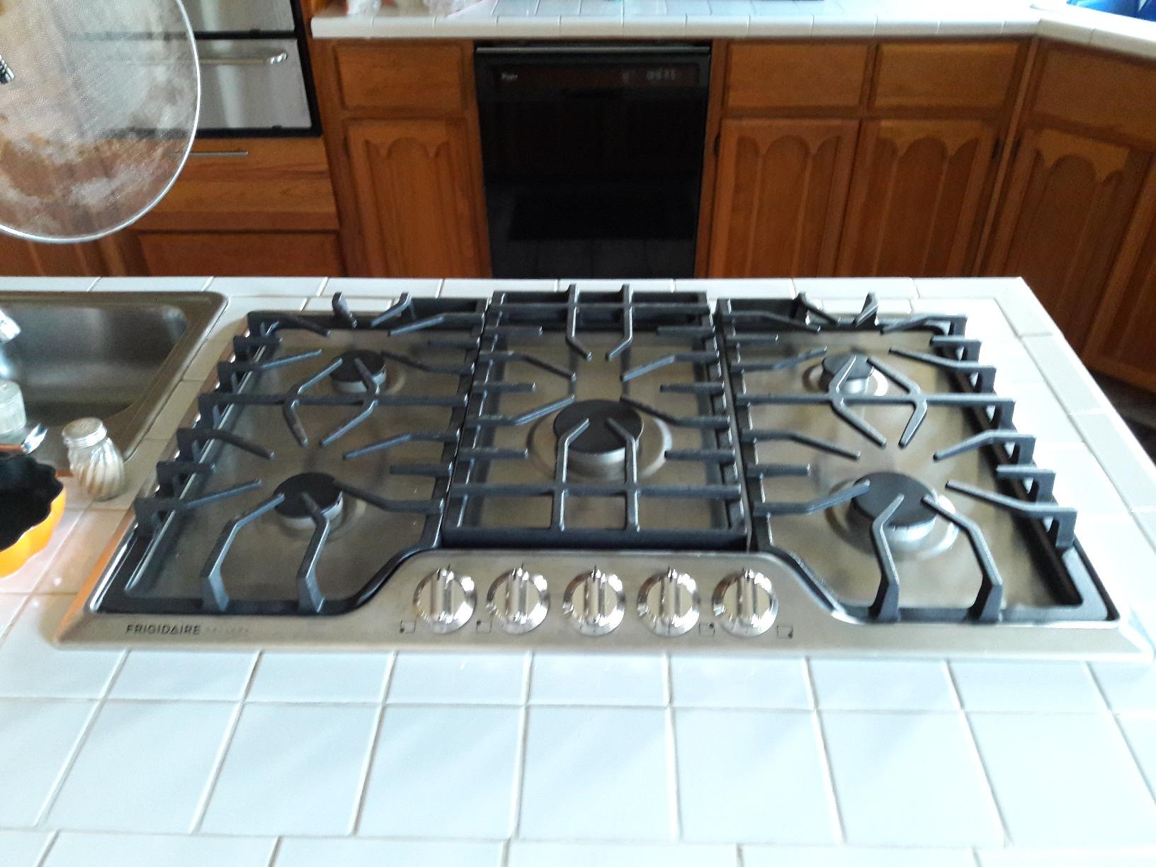 Frigidaire Gallery 36 Inch Stainless Steel Gas Cooktop, 5-Burner Range with Liquid Propane Cooktop Conversion Kit, FGGC3645QS customer photo 1