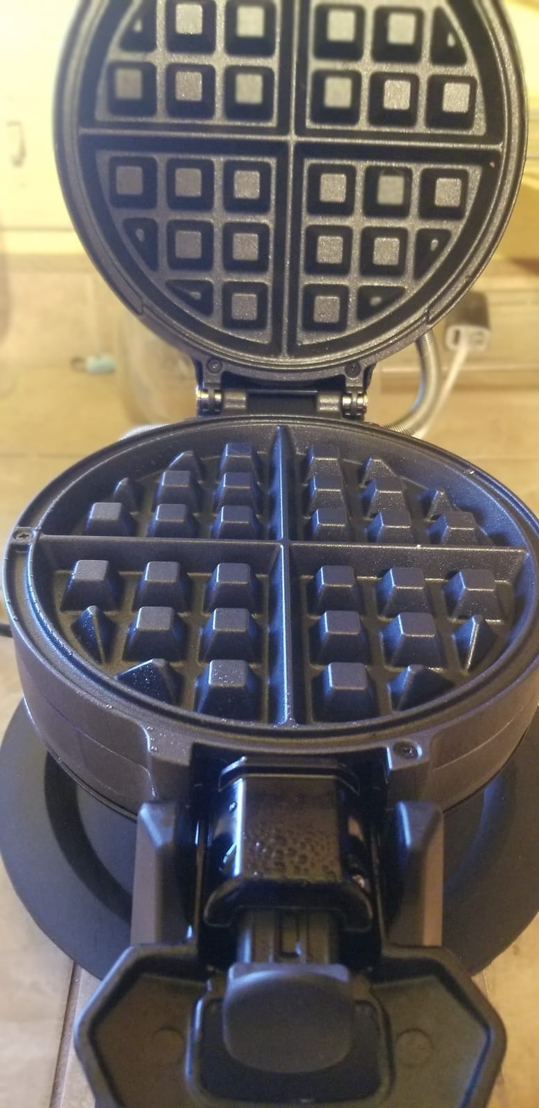 BLACK+DECKER Rotating Belgian Waffle Maker customer photo 1