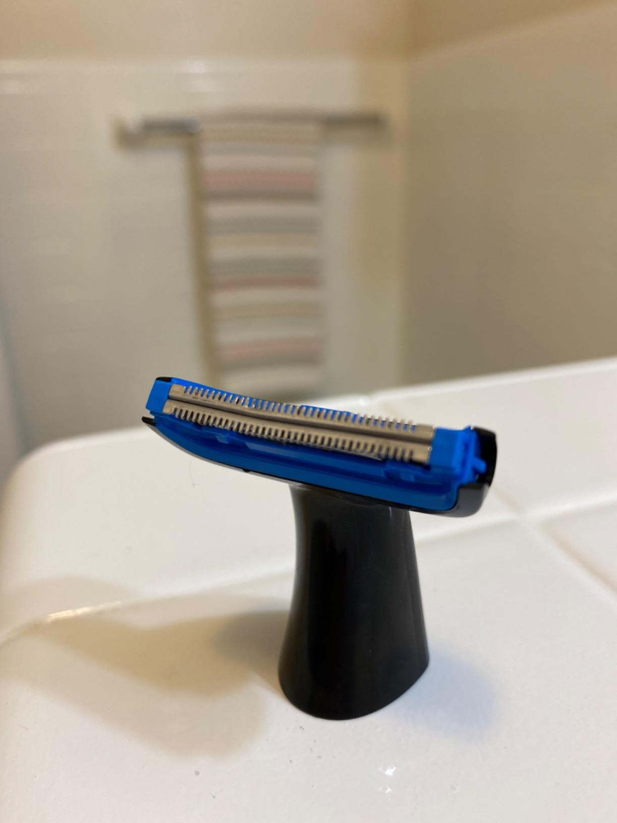 Philips Norelco Bodygroom Series 1100, BG1026/60, Showerproof Body Hair Trimmer and Groomer for Men customer photo 2