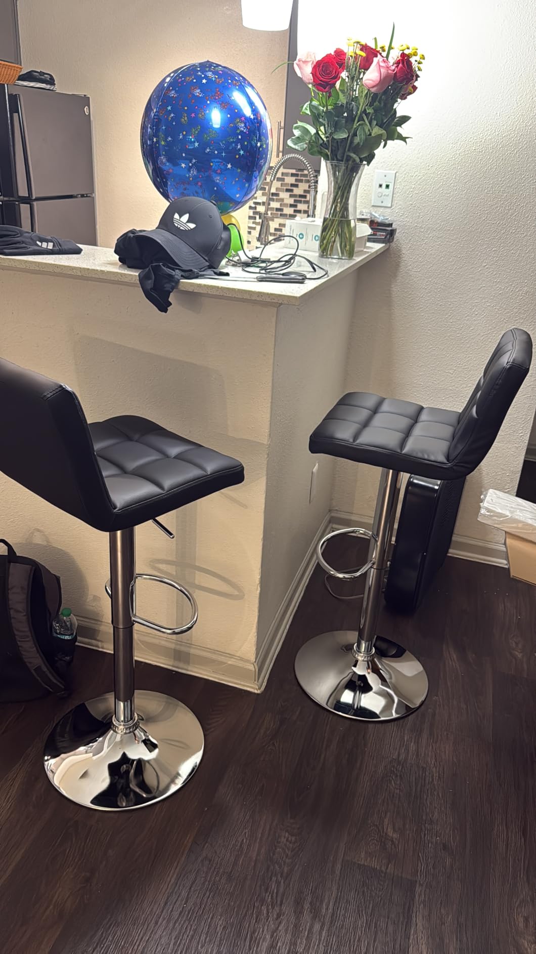 Homall Bar Stools Set of 2, Modern PU Leather Adjustable Swivel Barstools with Back & Metal Base, Upholstered Hydraulic Island Chairs, Armless Counter Height Bar Stools for Kitchen (Black) customer photo 2