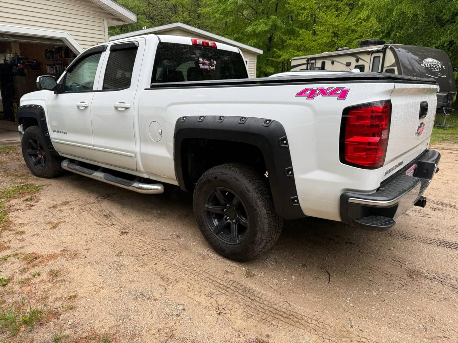 Tyger Auto Fender Flare Compatible with 2014-2018 Chevy Silverado 1500; 2015-2019 2500 3500HD 6.5' & 8' Bed, Smooth Textured Black Paintable Bolt-Riveted Style 4pc | TG-FF8C4128 customer photo 2