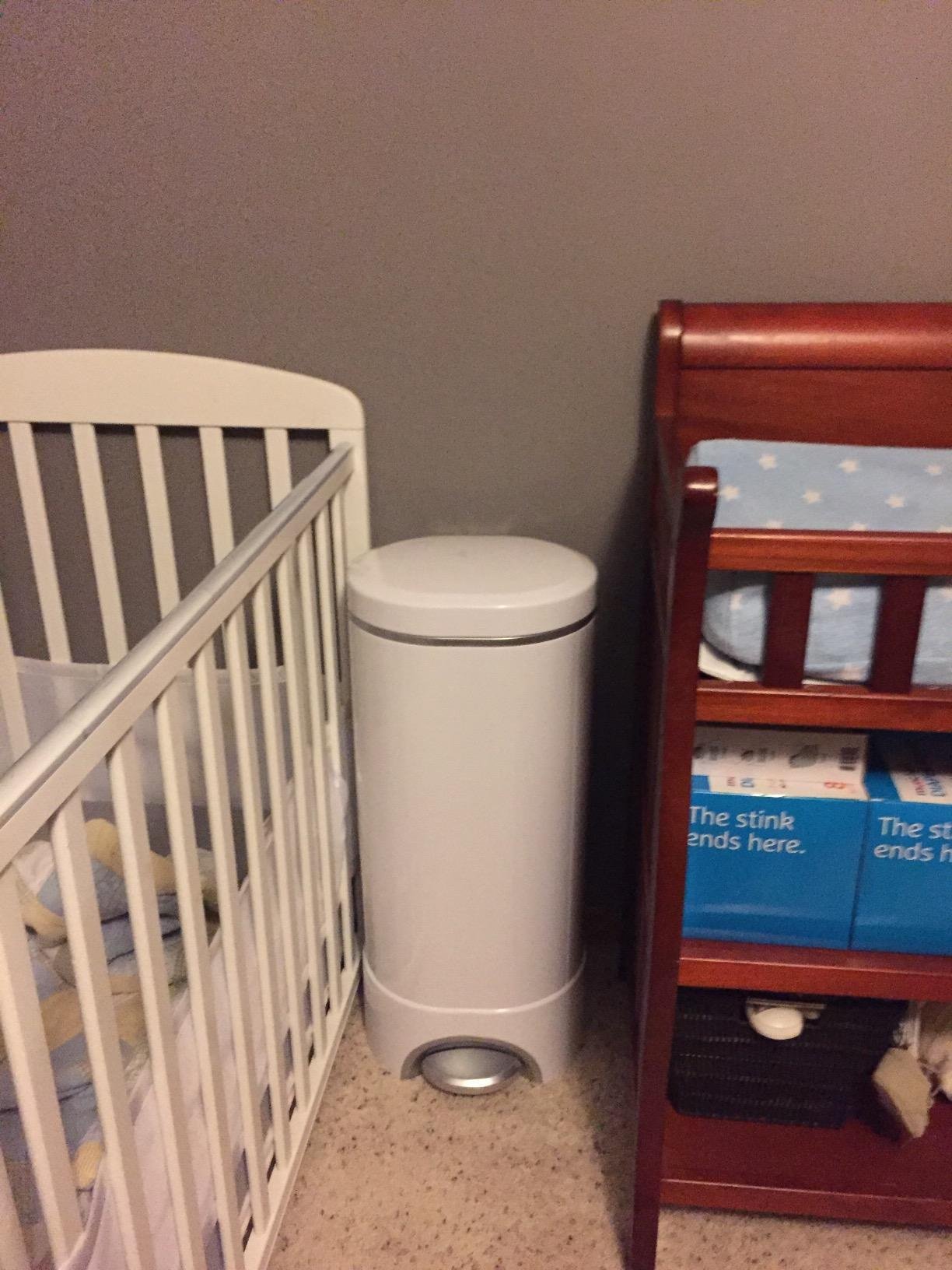 Munchkin® STEP™ Diaper Pail Powered by Arm & Hammer, #1 in Odor Control, Award-Winning, Includes 1 Snap, Seal & Toss™ Bag, 1 Starter Refill Ring, and 1 PUCK™ Baking Soda Cartridge customer photo 2