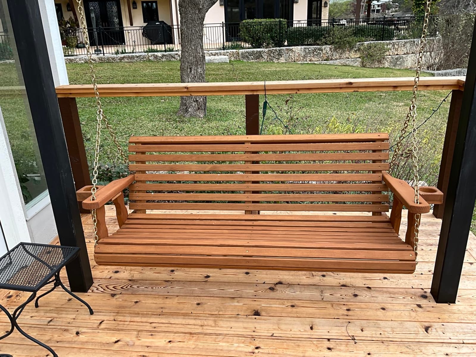 Amish Casual Heavy Duty 700 Lb Capacity Porch Swing with Cup Holders (5 Foot, Cedar Stain) – Wooden Outdoor Roll Back Swing with Hanging Chains – Amish Made in the USA customer photo 1