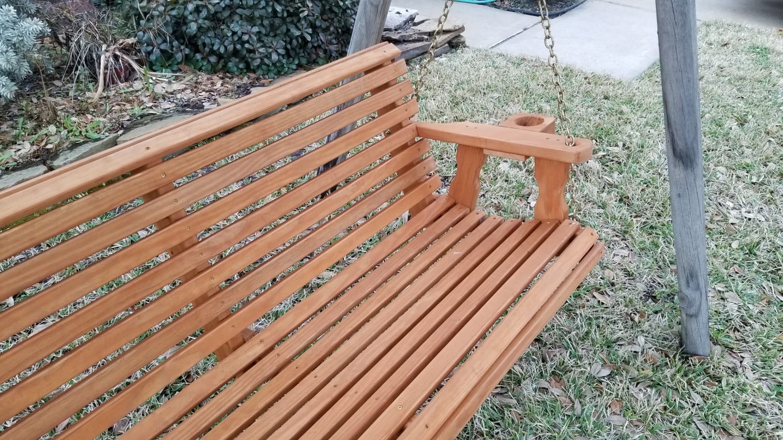 Amish Casual Heavy Duty 700 Lb Capacity Porch Swing with Cup Holders (5 Foot, Cedar Stain) – Wooden Outdoor Roll Back Swing with Hanging Chains – Amish Made in the USA customer photo 2