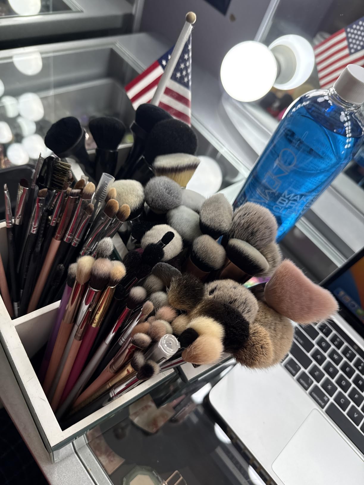 Cinema Secrets Original Blue Vanilla Makeup Brush Cleaner Solution - Professional Cleanser for Makeup Brushes - Quick-Drying, Rinse-Free Formula - Removes Stubborn Waterproof Make Up (16 fl oz) customer photo 1