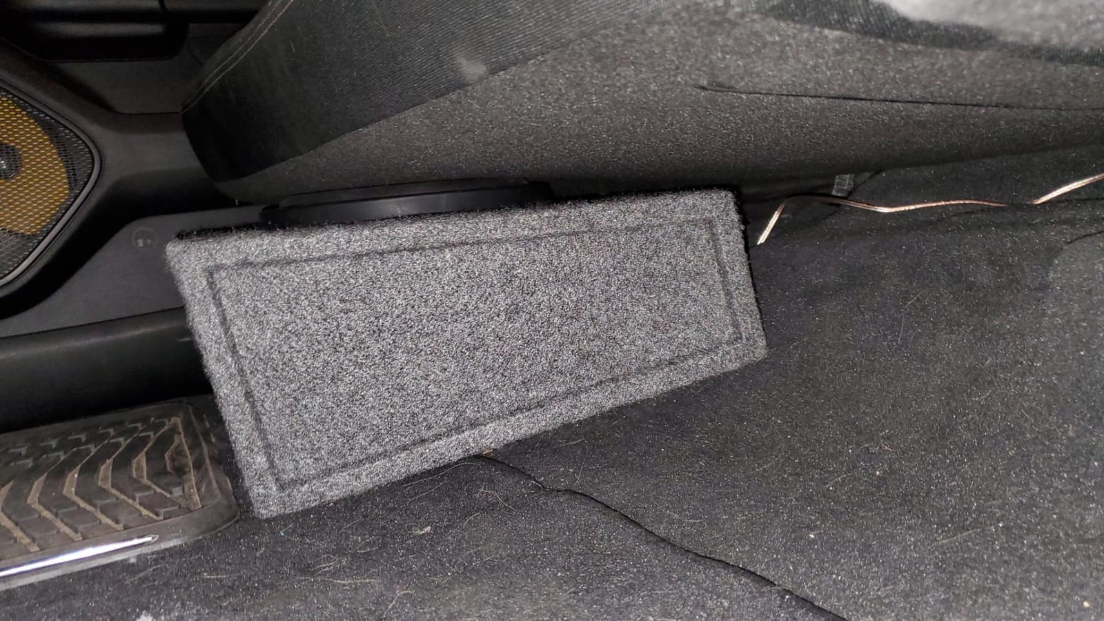 Q Power 10 Inch Single Slim Truck Shallow Sealed Subwoofer Box Sub Enclosure customer photo 2