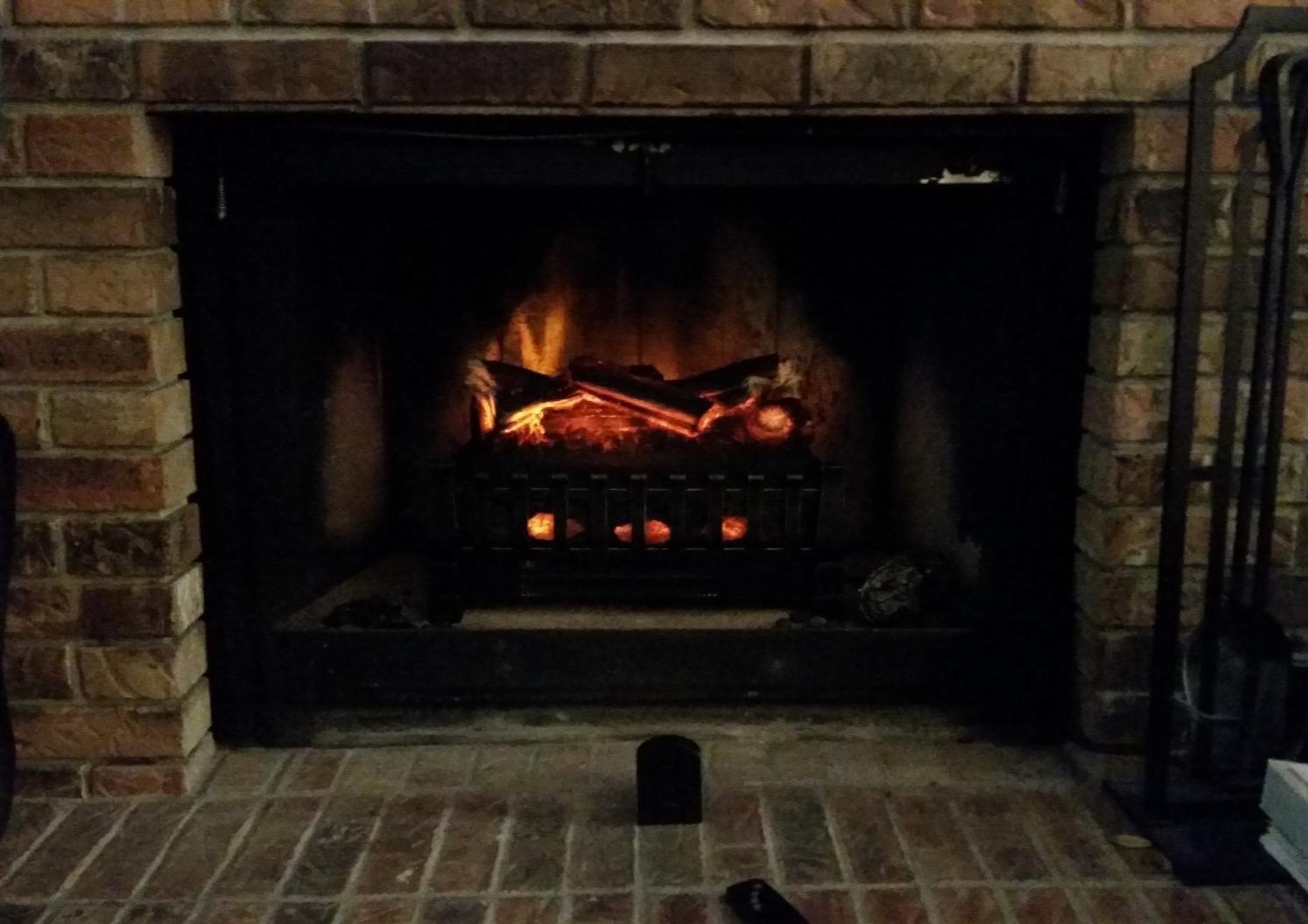 duraflame Electric Log Set 1,000 Sq Ft Heater, Faux Logs Insert with Infrared Flames for Existing Fireplaces, Remote Control Included customer photo 1