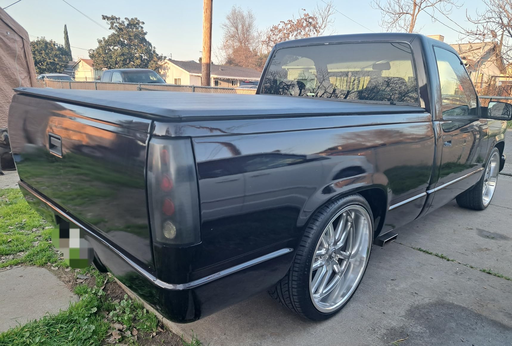 Tyger Auto T1 Soft Roll-up Truck Bed Tonneau Cover Compatible with 2014-2018 Chevy Silverado GMC Sierra 1500; 2019 LD / Limited | 5'9